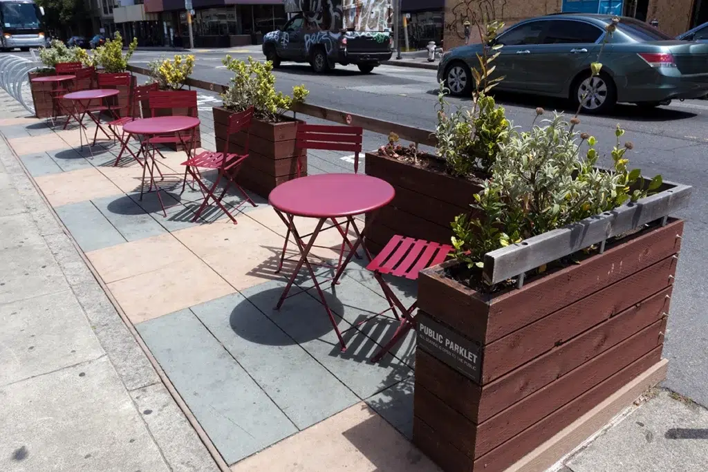 restaurant-parklet