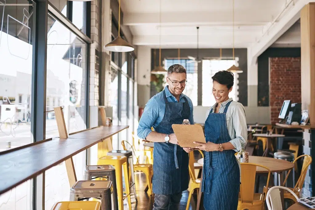 restaurant-managers-onboarding-employee