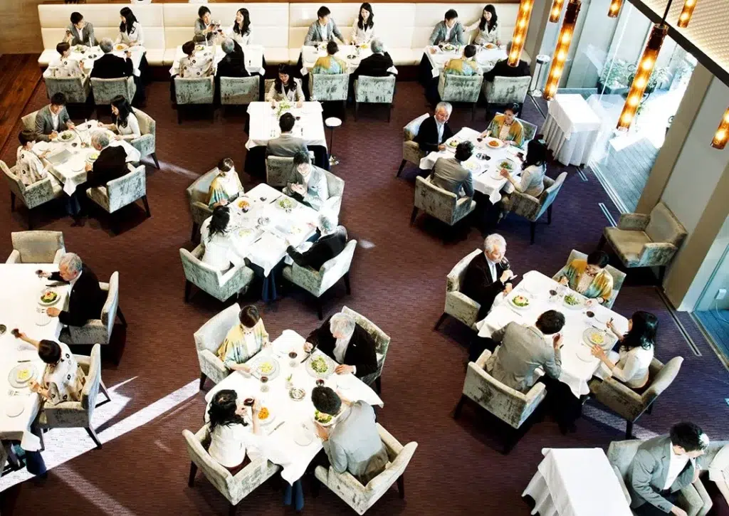 busy-restaurant-enviornment